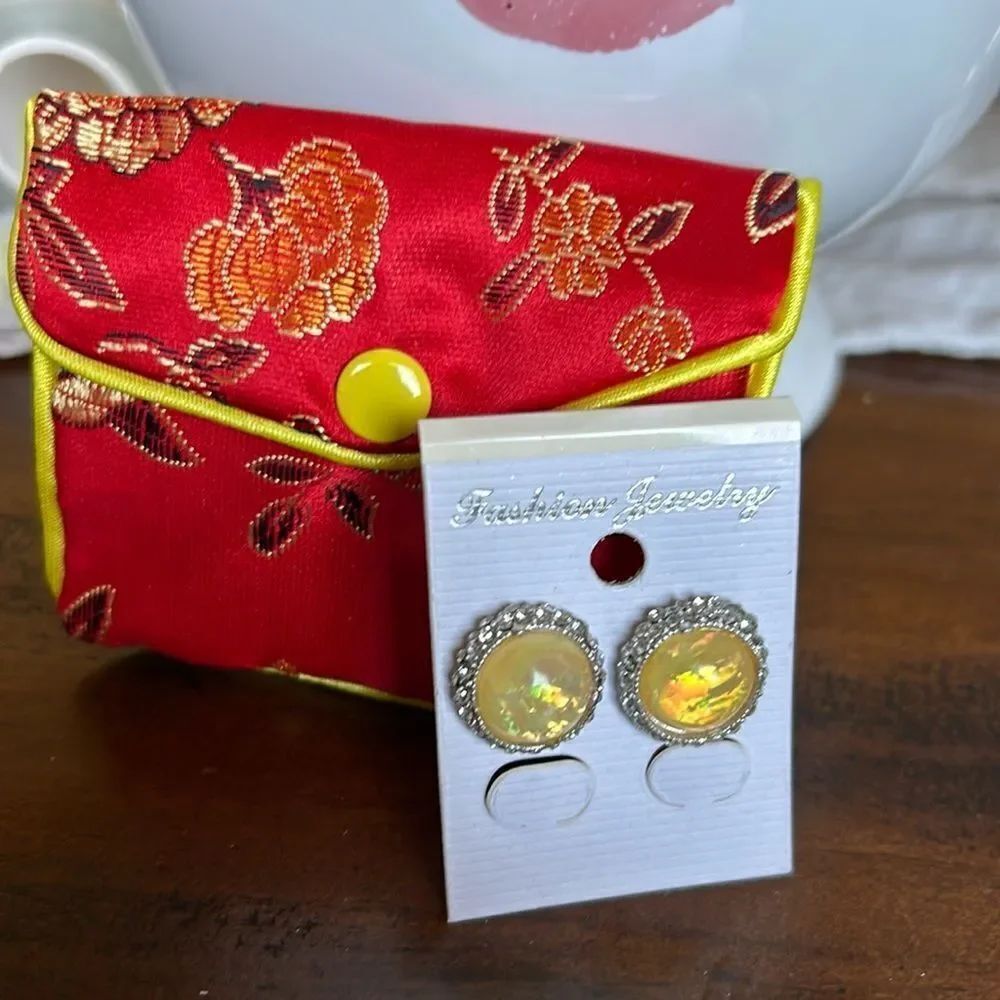 Fashion Jewelry Earrings NWT silver and crystals color and yellow stone dust bag